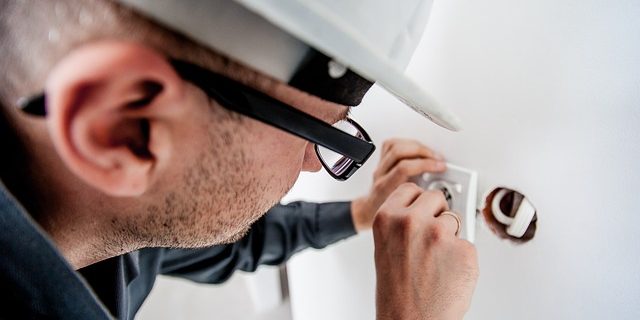 What to Check Before You Call an Electrician